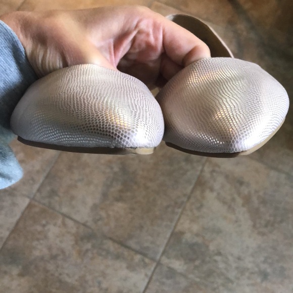 Like new! Chinese Laundry pointed neutral flats - Picture 5 of 5
